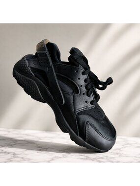 Nike Air Huarache Triple Black DH4439-001 Women's US 6.5 EUR 37.5 NWOT
